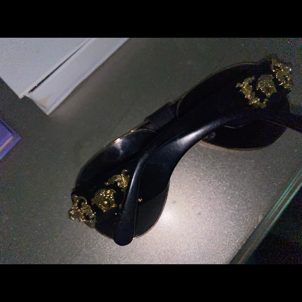 Versace - Picture 4 of 4